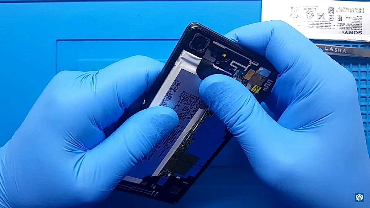 Sony Xperia batarya değişimi nasıl yapılır